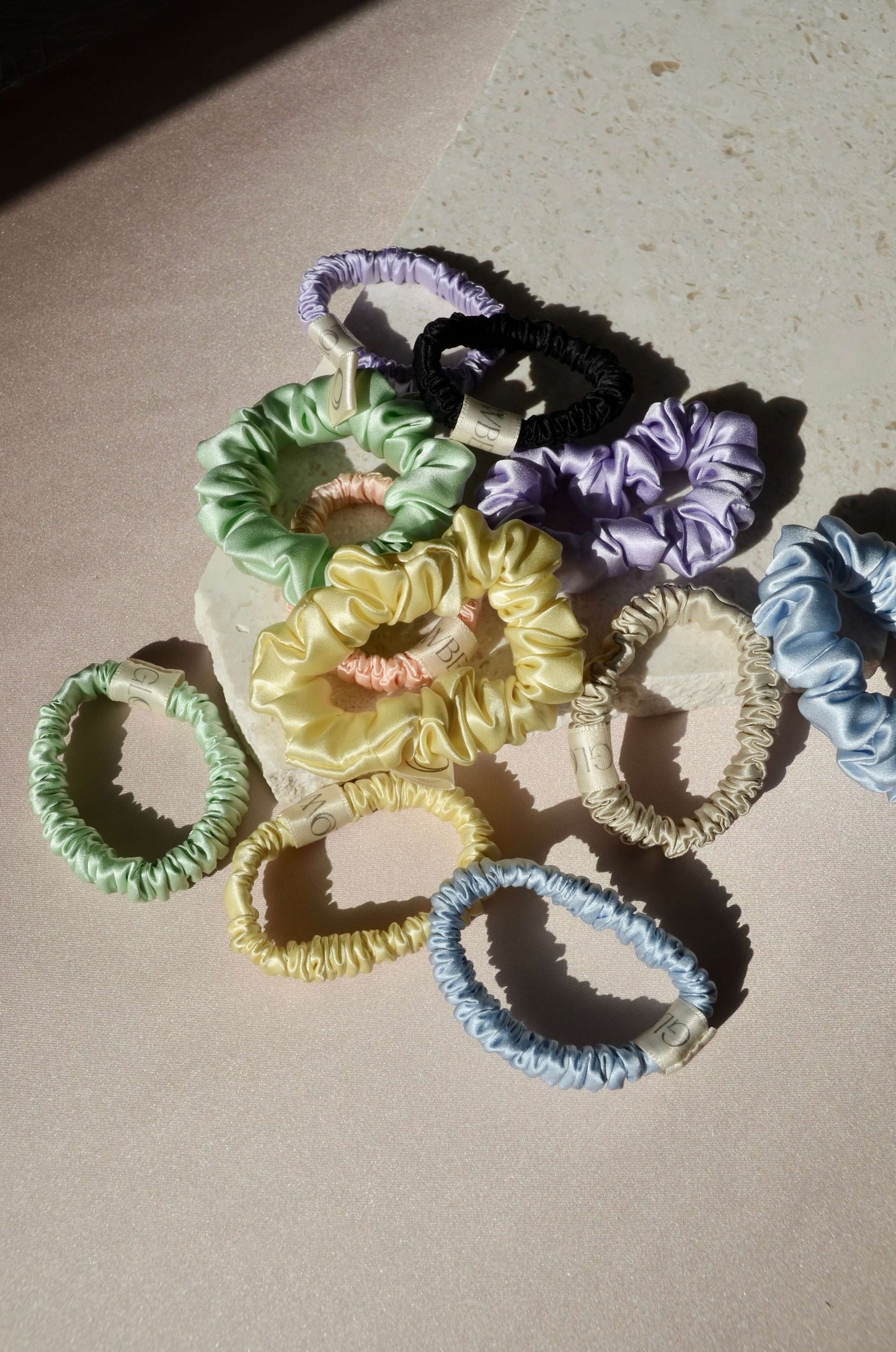Silk Scrunchie Mini - Black